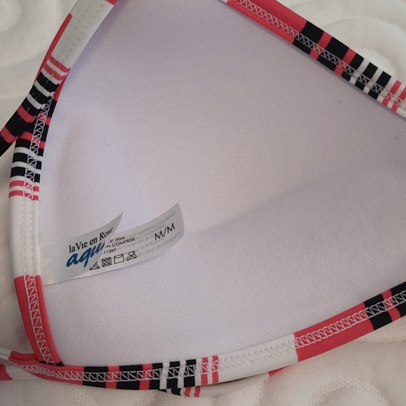 Bikini - Picture 3 of 3